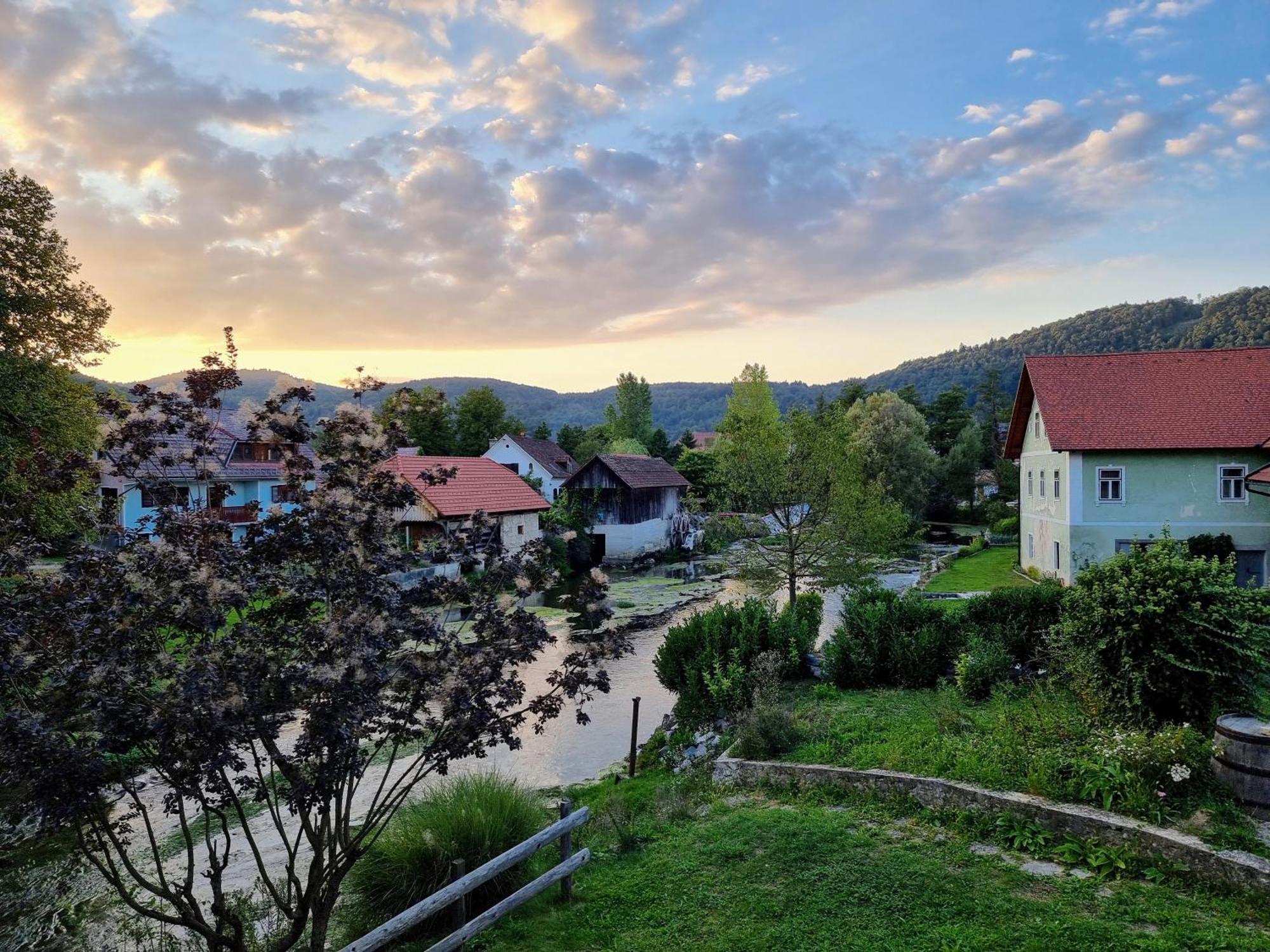 Krka River Lodge Znojile pri Krki Exterior photo
